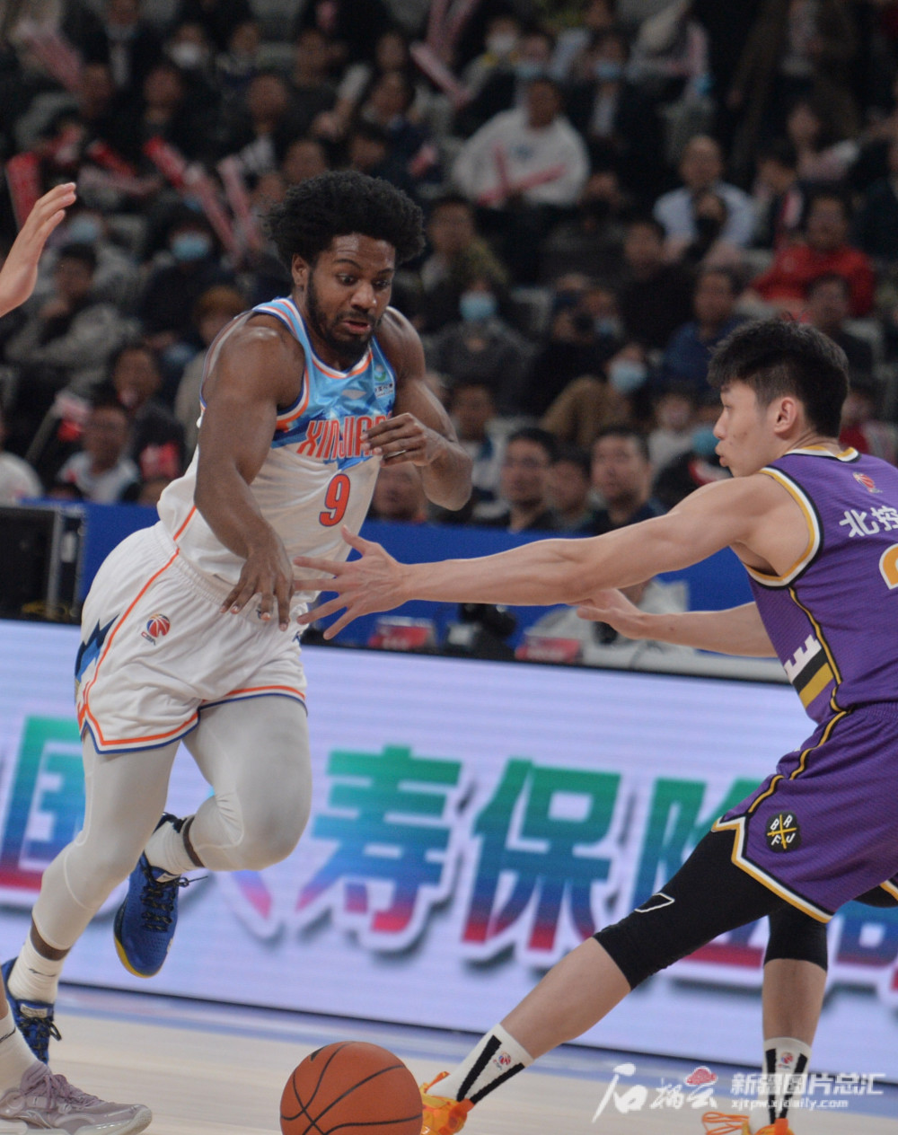 新疆队全队发挥出色,摘得重要胜利的简单介绍 新疆队全队发挥出色,摘得重要胜利的简单介绍