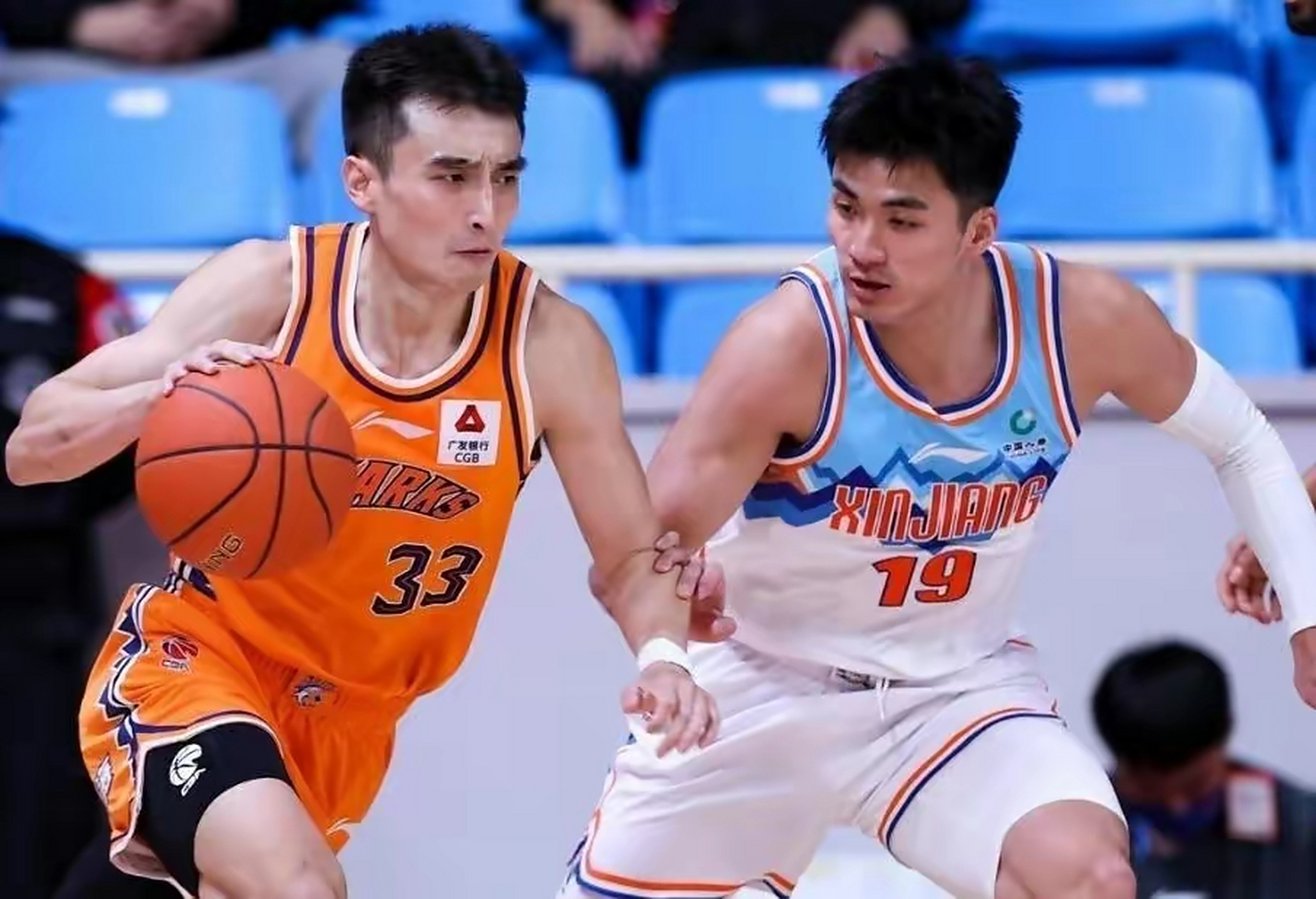 新疆队全队发挥出色,摘得重要胜利的简单介绍 新疆队全队发挥出色,摘得重要胜利的简单介绍