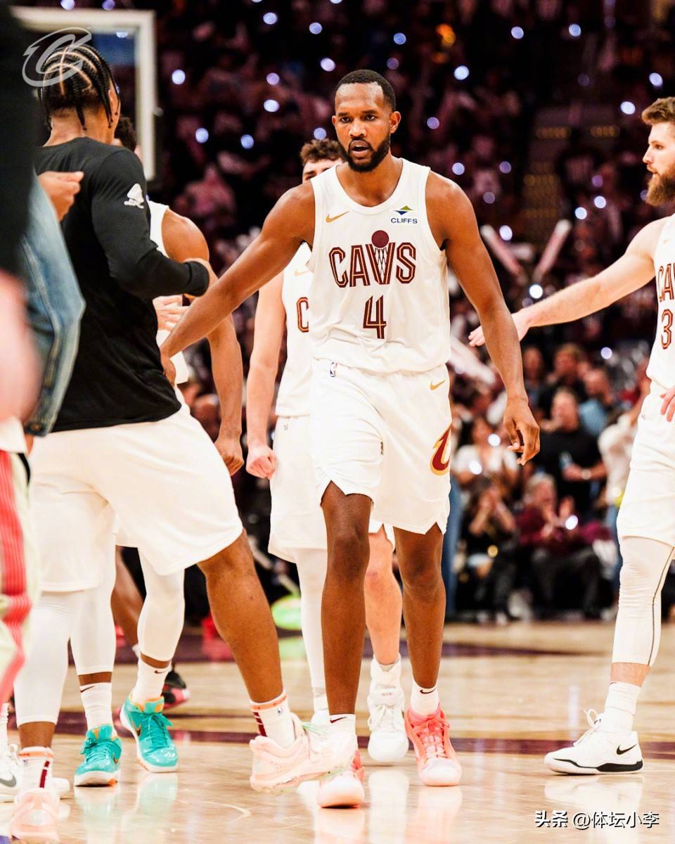 包含上海队横扫福建队,米切尔带队取胜的词条 包含上海队横扫福建队,米切尔带队取胜的词条