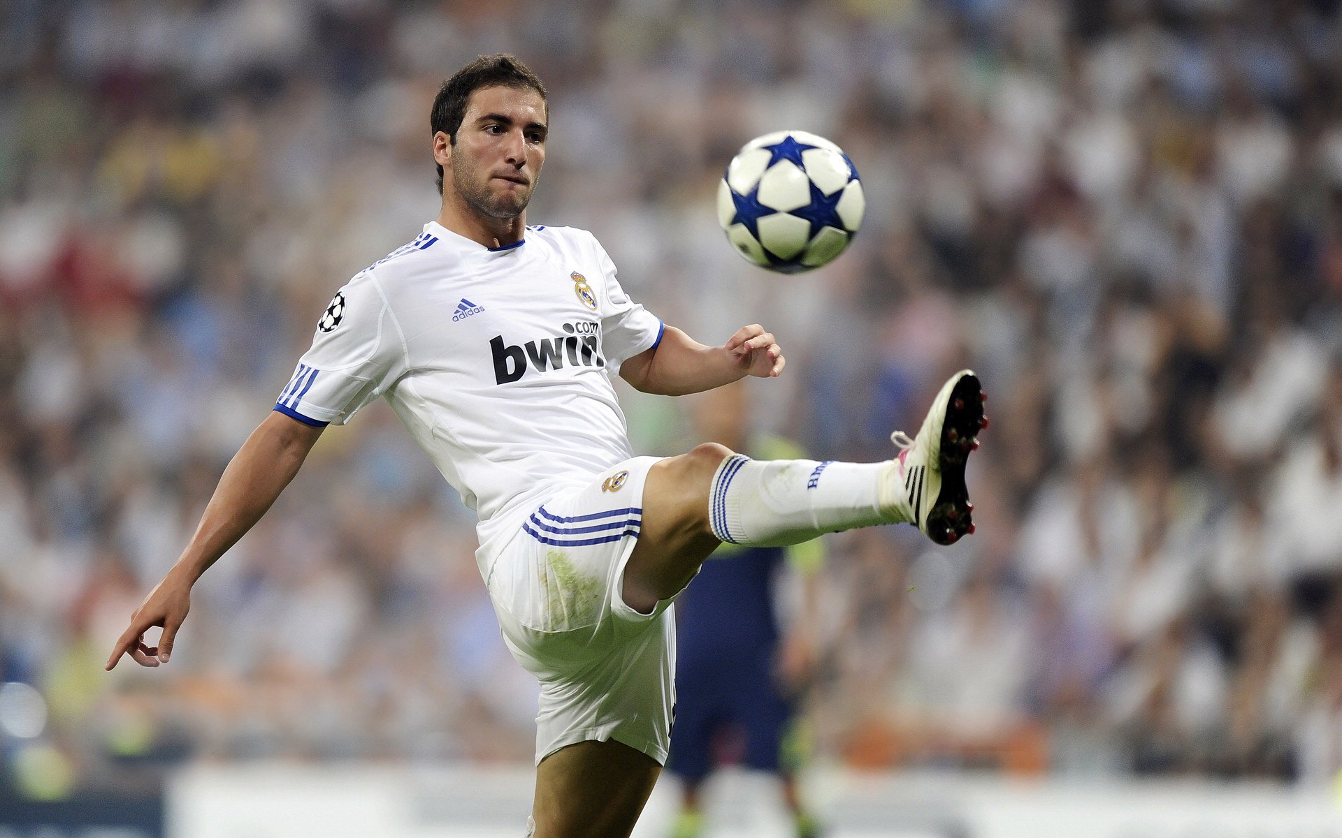 冰岛奇迹再现！正面击溃挪威，库尔图瓦神扑成关键先生